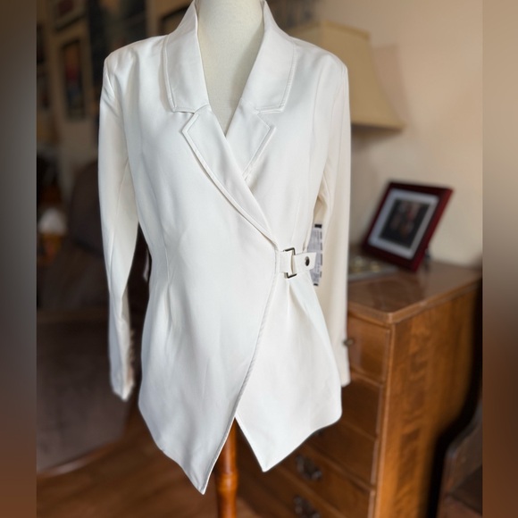 HYFVE Jackets & Blazers - NWT HYFVE Off-White Contemporary Blazer